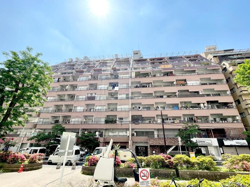 2DK Apartment for Sale near Higashi-Shinjuku Station, Tokyo - Thumbnail 2