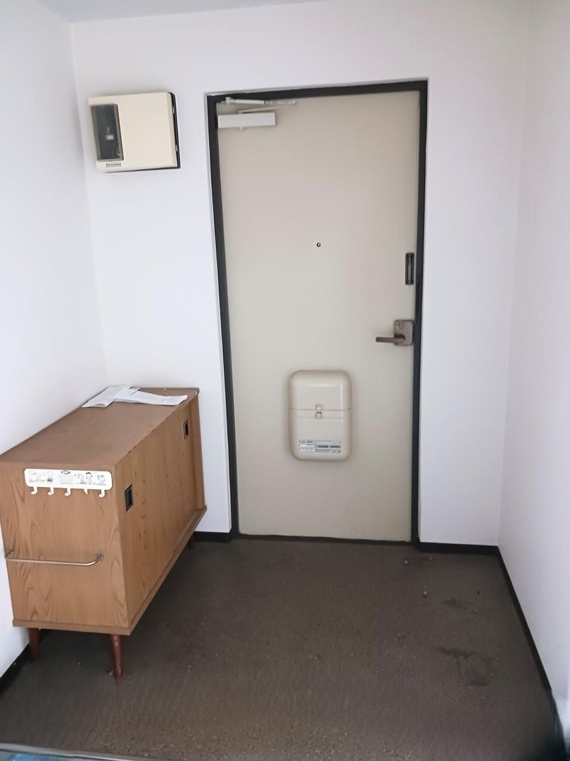 4LDK Top-Floor Apartment in Sapporo Minami-ku for Sale - Thumbnail 2