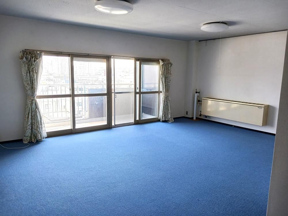 4LDK Top-Floor Apartment in Sapporo Minami-ku for Sale - Thumbnail 3