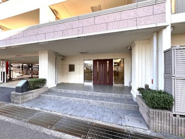 4LDK Apartment for Sale in Atsugi, Kanagawa - 75m2 - Thumbnail 2