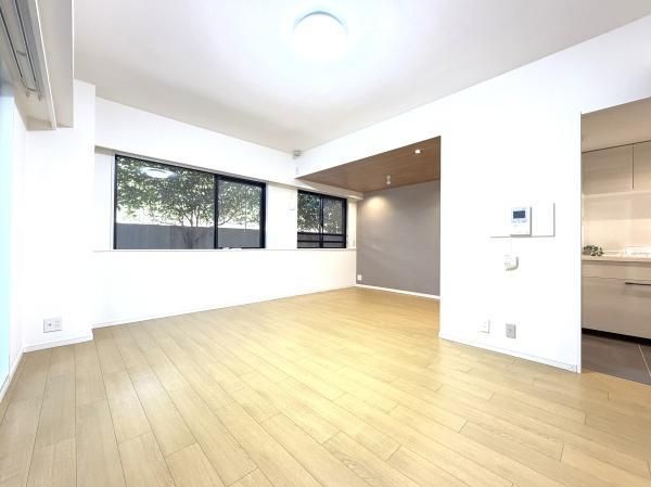 2LDK Apartment for Sale in Naka-ku, Yokohama - Renovated 56.56m² - Thumbnail 4