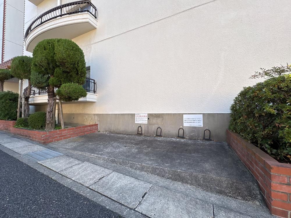 Yayoi-ga-oka Mansion 2LDK Apartment for Sale in Nagoya - Thumbnail 4