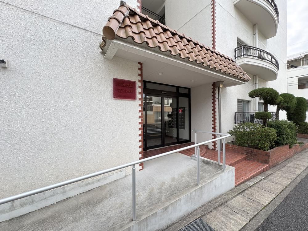 Yayoi-ga-oka Mansion 2LDK Apartment for Sale in Nagoya - Thumbnail 2