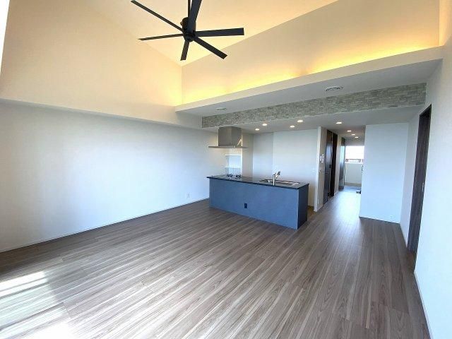 2LDK Apartment for Sale in Kitanakagusuku, Okinawa - 99,800,000 Yen - Thumbnail 2