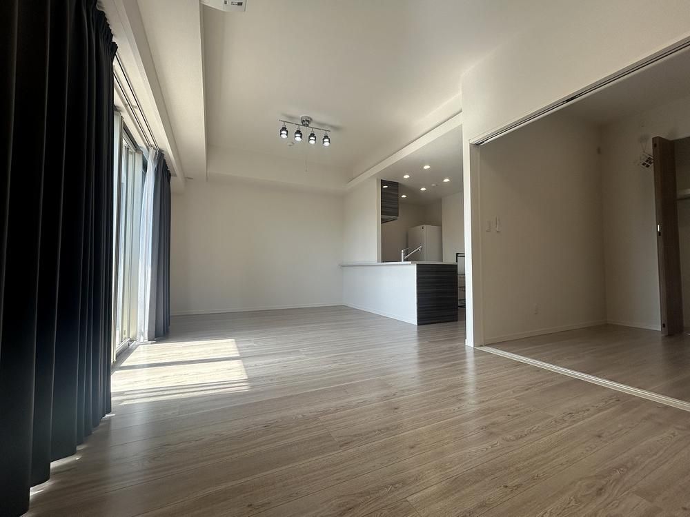 Modern 2LDK Condominium in Ginowan, Okinawa - 59.14m2 - Thumbnail 3