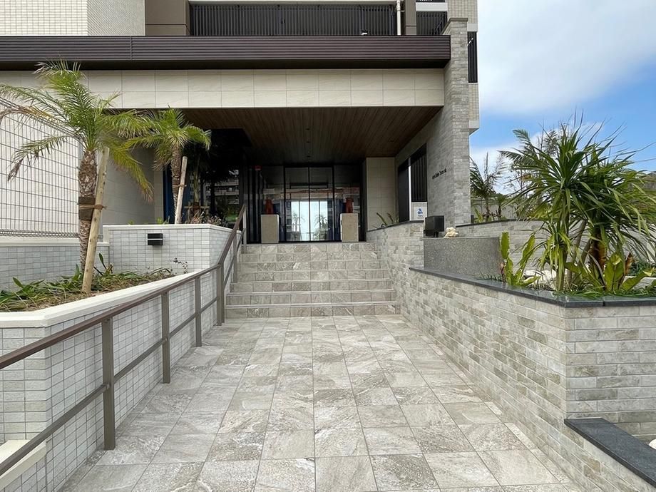 3LDK Apartment for Sale in Chatan, Okinawa - 81.8m2 - Thumbnail 2