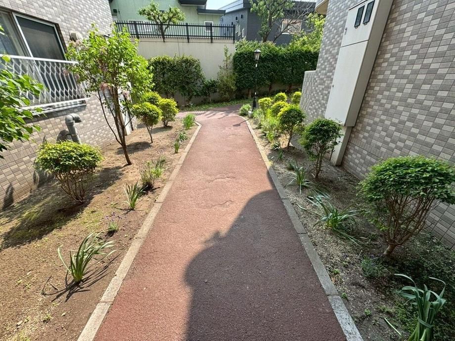 5LDK Corner Apartment with Views in Sapporo's Toyohira Ward - Thumbnail 3