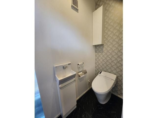 3LDK Detached House for Sale in Asaminami Ward, Hiroshima - Thumbnail 2