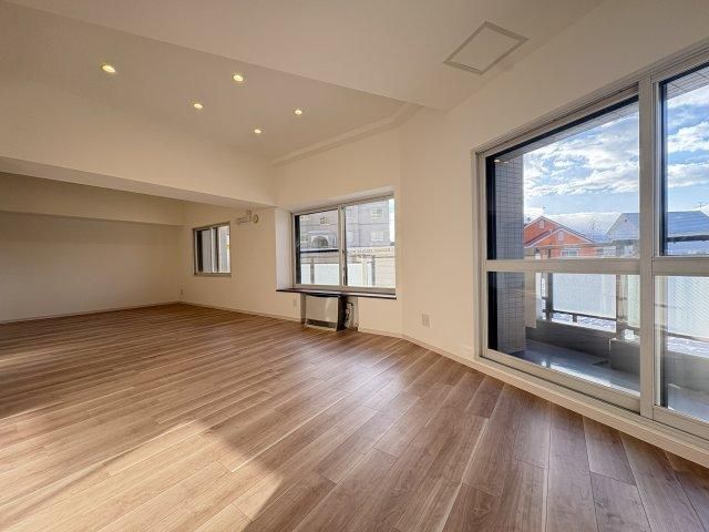 4LDK Renovated Apartment in Sapporo's Atsubetsu-ku, 107.54m² - Thumbnail 4