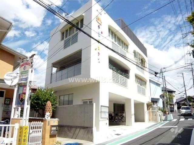 Renovated 4LDK Apartment near Ryokuchi Koen Station, Toyonaka - Thumbnail 2