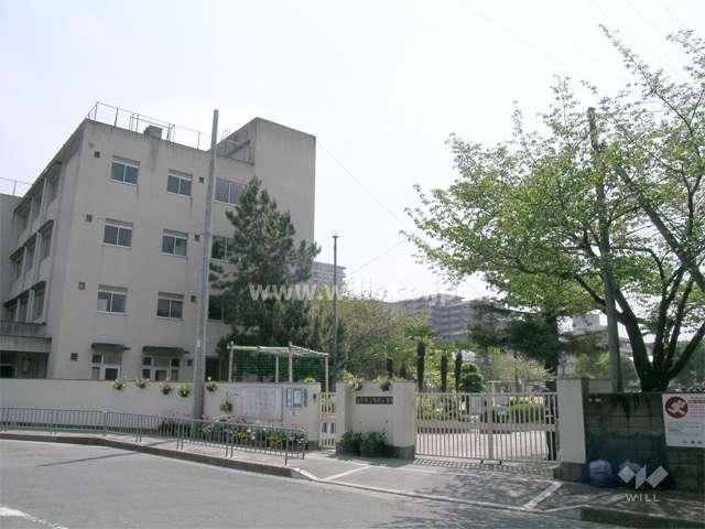 Renovated 4LDK Apartment near Ryokuchi Koen Station, Toyonaka - Thumbnail 3