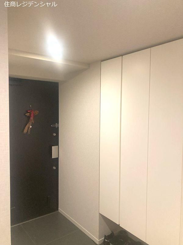 2LDK Apartment for Sale in Shinjuku, Tokyo - Park Court Kagurazaka - Thumbnail 3