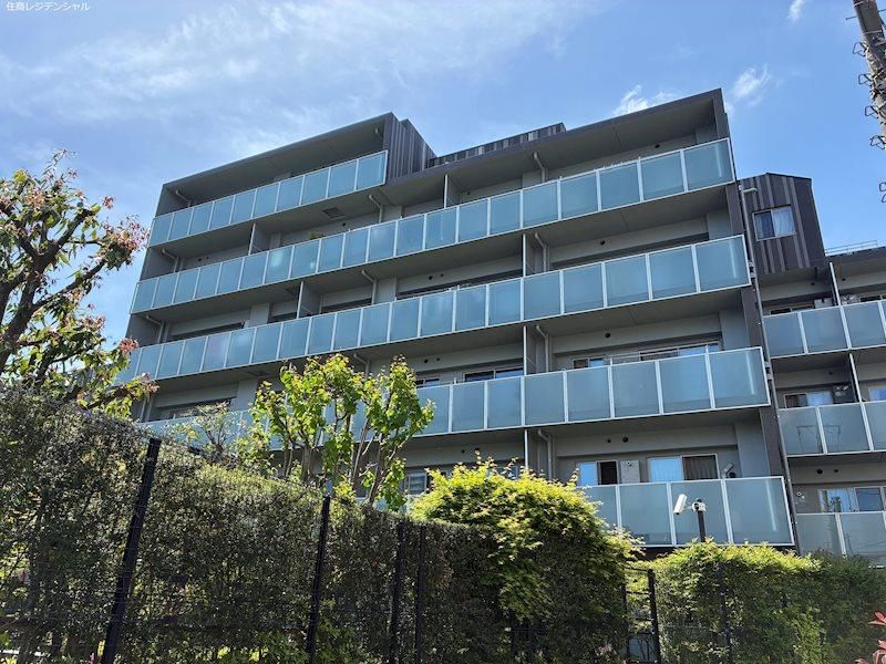 2LDK Apartment for Sale in Shinjuku, Tokyo - Park Court Kagurazaka - Thumbnail 2