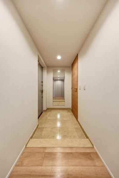 2LDK Apartment for Sale in Minatomirai, Yokohama - Thumbnail 4