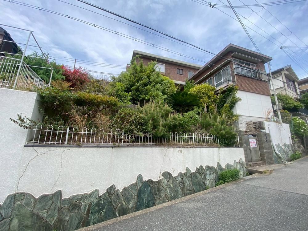 7LDK House for Sale in Tarumi-ku, Kobe, 508 sqm Land - Image 1