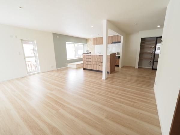 4LDK Detached House with 174 Tsubo Land in Asahikawa, Hokkaido - Thumbnail 2
