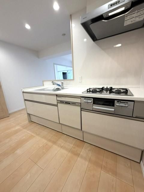 Renovated 3LDK Apartment in Funabashi, Chiba - 69.1m2 - Thumbnail 4