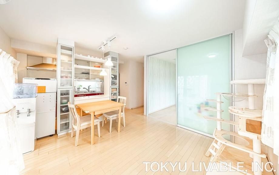 Corner Unit Apartment Near Yokohama Station in Nishi Ward - Thumbnail 4