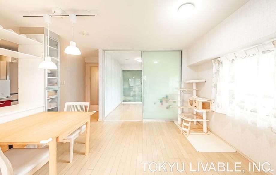 Corner Unit Apartment Near Yokohama Station in Nishi Ward - Thumbnail 2