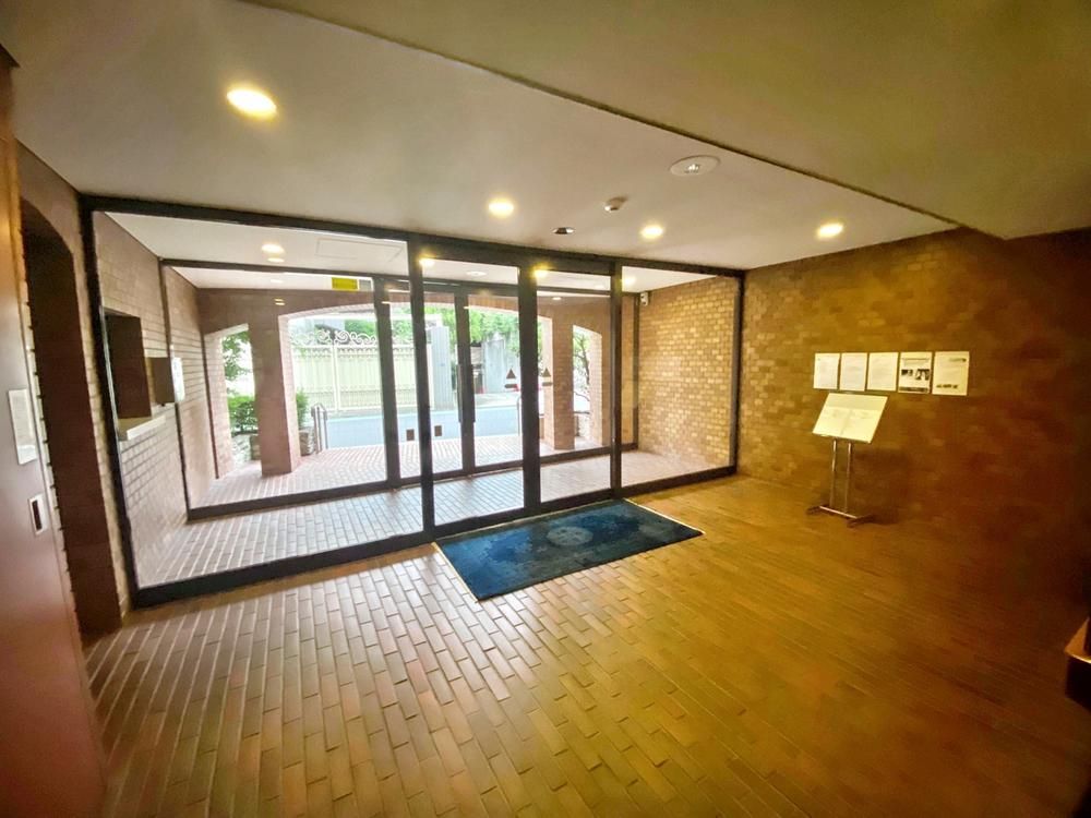 2LDK Apartment for Sale in Akasaka, Minato-ku, Tokyo | 76m2 - Thumbnail 3