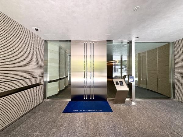 2LDK Apartment for Sale in Nishi-Shinjuku, Tokyo - 80.92m² - Thumbnail 4