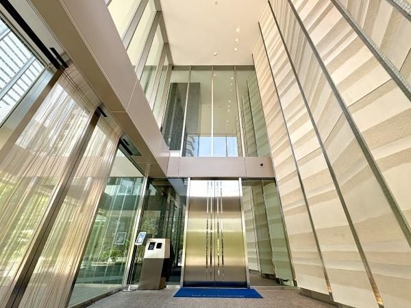 2LDK Apartment for Sale in Nishi-Shinjuku, Tokyo - 80.92m² - Thumbnail 3