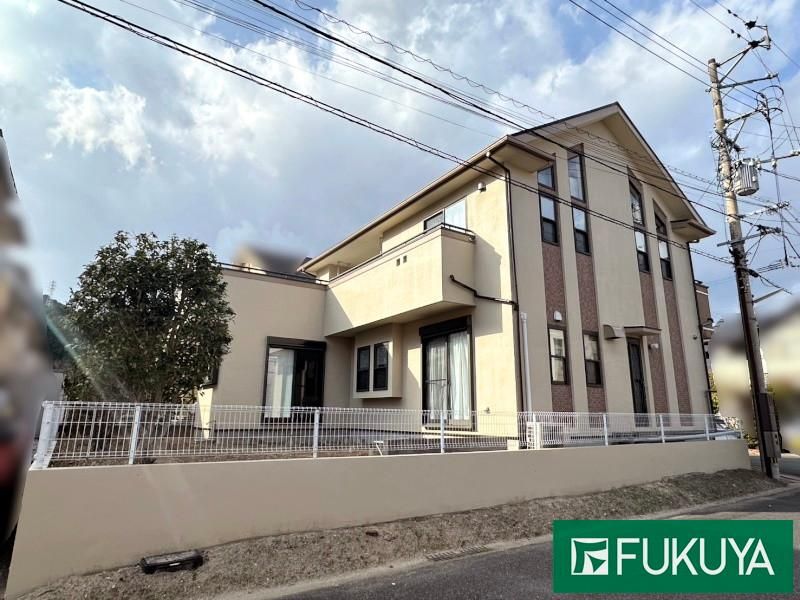 6LDK Solar-Powered Family Home for Sale in Fukuoka's Miroimigaoka - Thumbnail 3