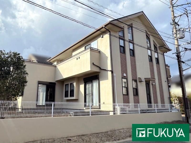 6LDK Solar-Powered Family Home for Sale in Fukuoka's Miroimigaoka - Thumbnail 2