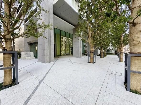2LDK Apartment for Sale in Classy Tower Shinjuku Gyoen, Shinjuku - Thumbnail 2