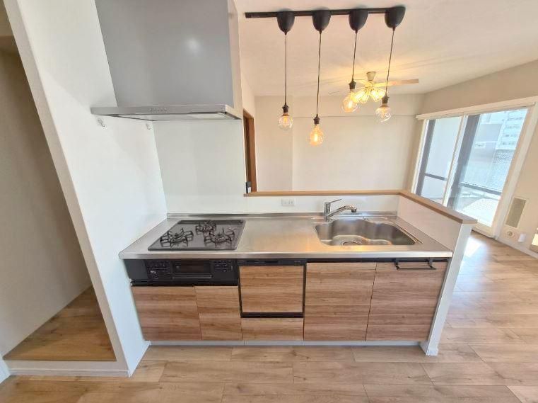 3LDK Renovated Apartment in Minato Ward, Osaka for 29.8 Million Yen - Thumbnail 3
