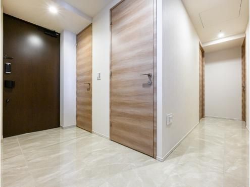 THE YOKOHAMA FRONT TOWER 3LDK 73m² Apartment in Yokohama - Thumbnail 2