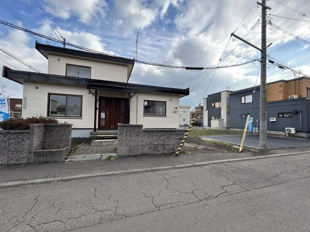 Renovated 4LDK House in Shiroishi-ku, Sapporo, 277m2 Land - Thumbnail 2