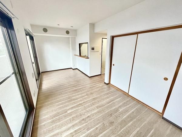 坂本睦美『apartment』 Renovated 3LDK Apartment Near Sakuragi Station Chiba | Akiya Japan