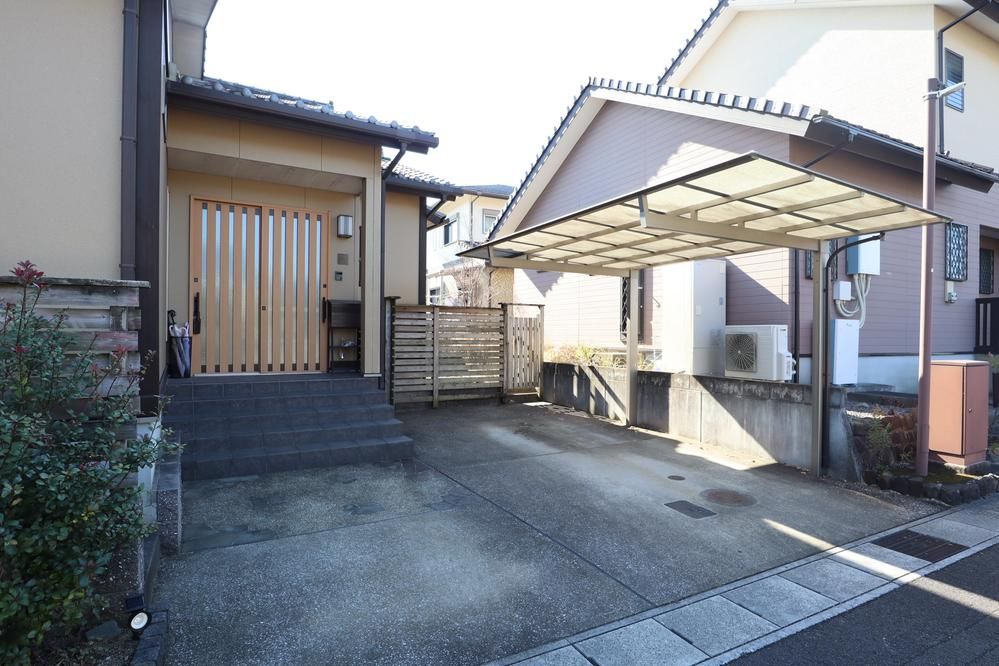 Modern One-Story House with Solar Power in Miyazaki City - Thumbnail 2