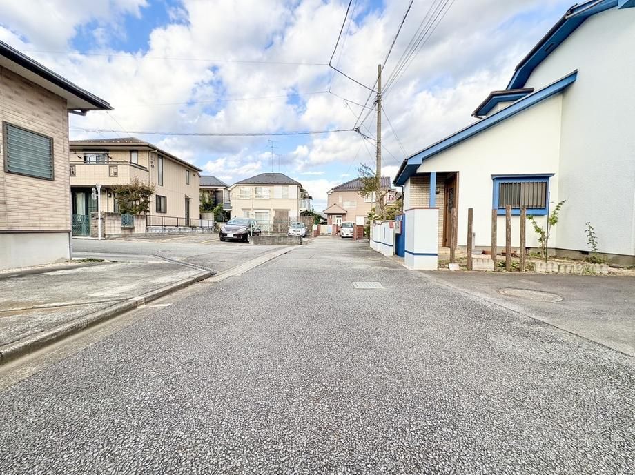 Renovated 2LDK House in Hamura, Tokyo with Parking - Thumbnail 4