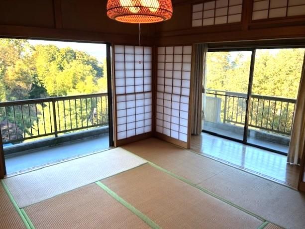 Spacious RC House with Sagami Bay Views in Kawana, Ito City - Thumbnail 4