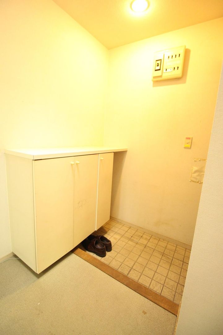 Lions Mansion Rokurada 3DK Apartment with Rooftop Garden in Yokohama - Thumbnail 2