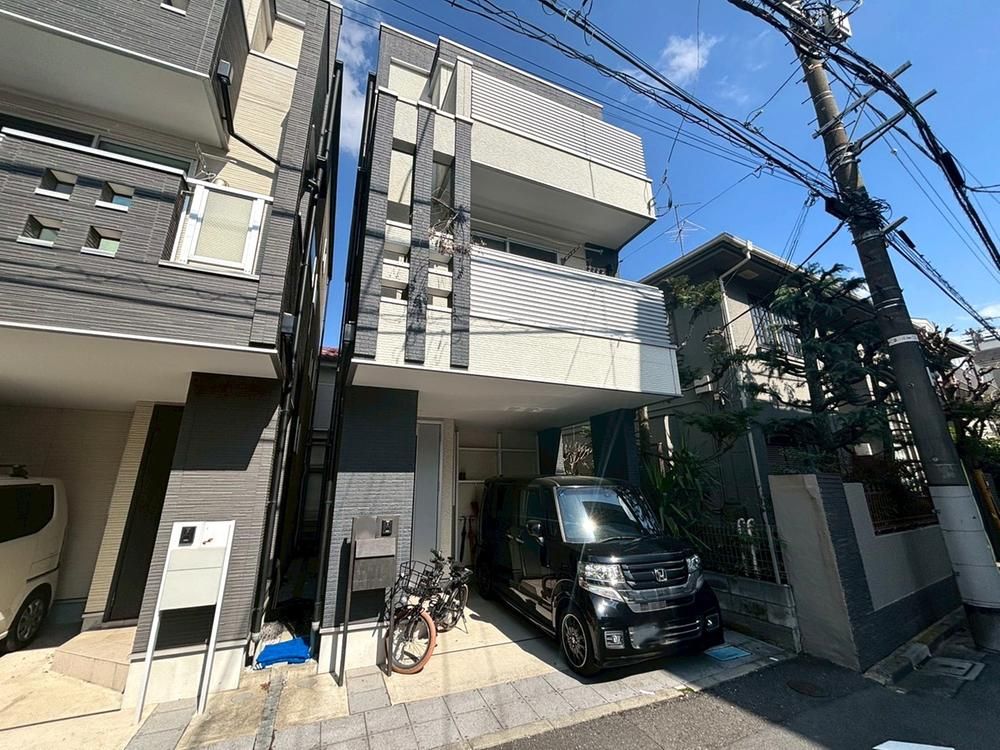 3-Storey House for Sale in Shibuya, Tokyo – 73m² - Thumbnail 4
