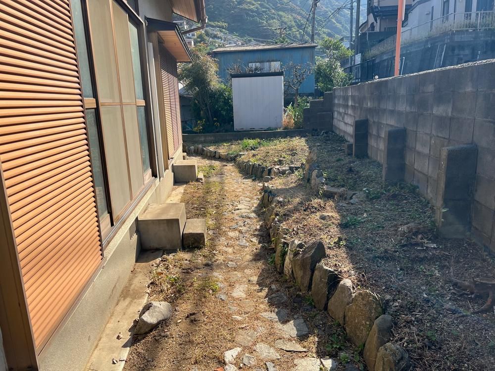 218 sqm Plot with Existing House in Moji, Kitakyushu - Thumbnail 4