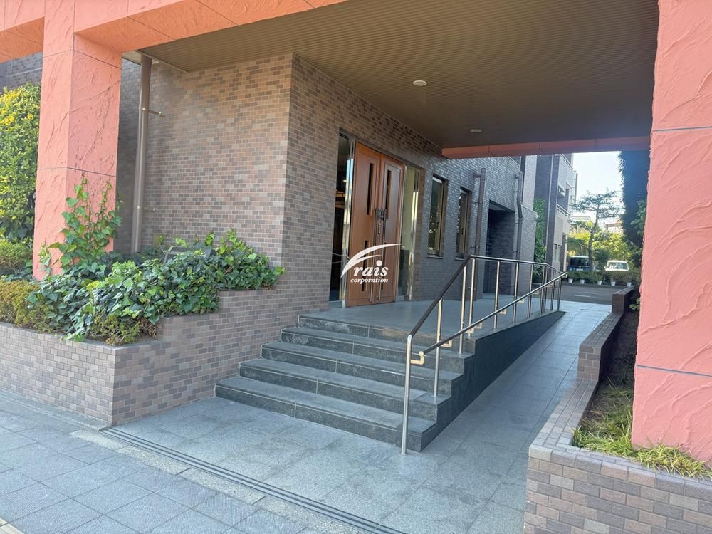 Top-Floor 4LDK Apartment with Roof Balcony in Kagoshima City - Thumbnail 2