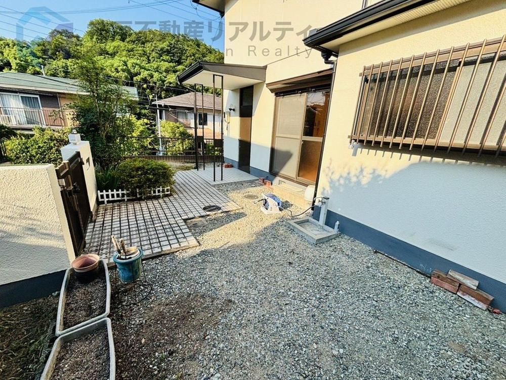 5LDK Used House for Sale in Tarumi-ku, Kobe - Thumbnail 2