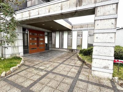 4LDK Apartment for Sale in Ikoma, Nara - 85.72m2 — Front_door, Ikoma, Nara