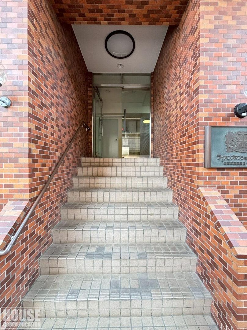 Renovated 1LDK Apartment in Shinjuku, Tokyo for Sale - Thumbnail 3