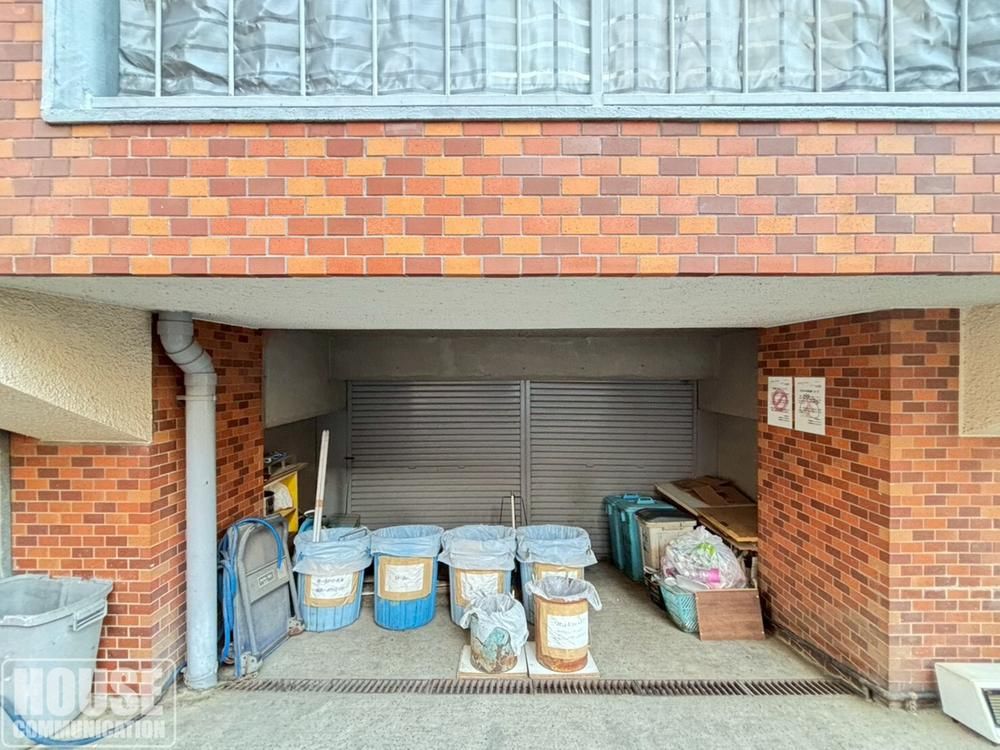 Renovated 1LDK Apartment in Shinjuku, Tokyo for Sale - Thumbnail 2