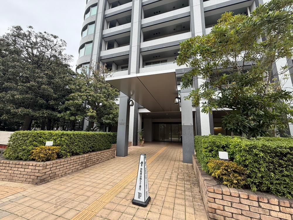 1LDK Apartment for Sale in Minato-ku, Tokyo - 55.46m2 - Thumbnail 2