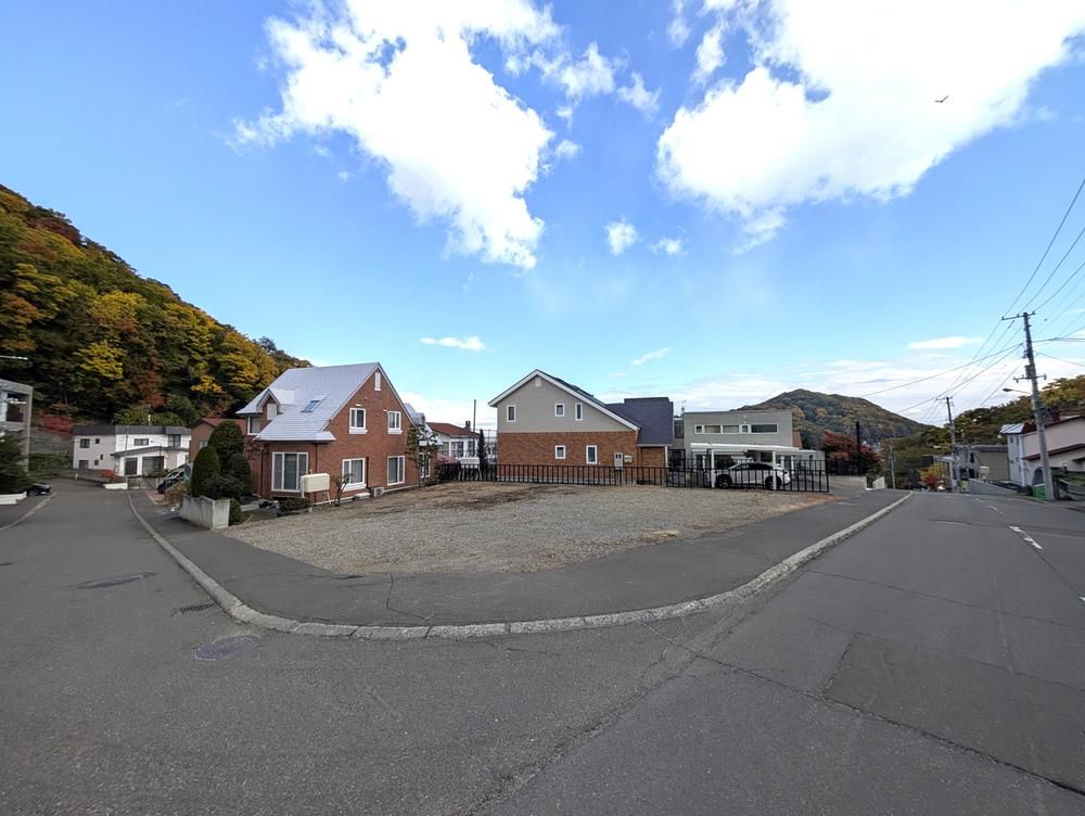 329m2 Corner Land for Sale in Maruyama Nishimachi, Sapporo - Thumbnail 3