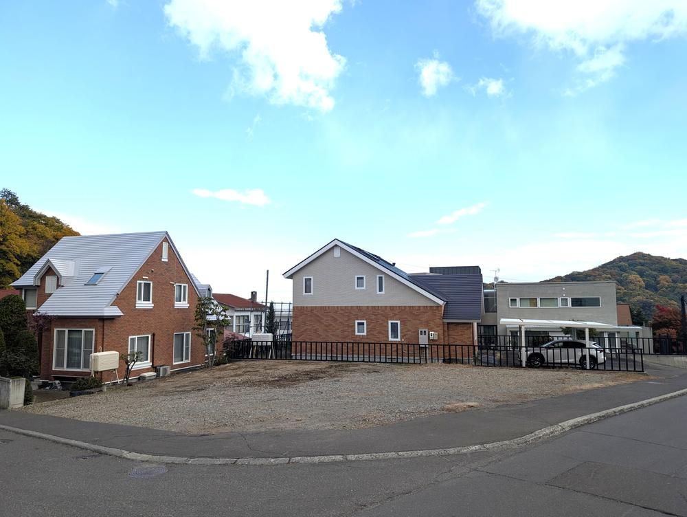 329m2 Corner Land for Sale in Maruyama Nishimachi, Sapporo - Thumbnail 2