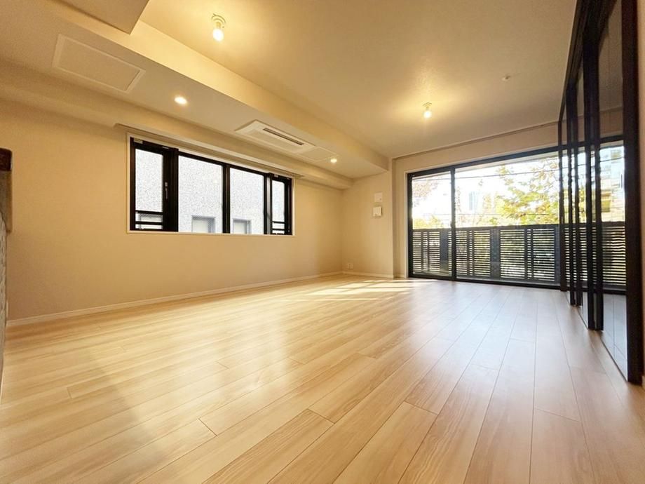 Renovated 3LDK Corner Apartment in Shinjuku, Tokyo - Thumbnail 4