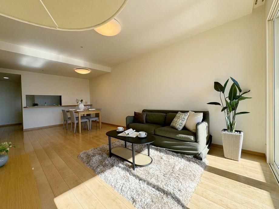 2LDK Apartment for Sale in Minato-ku, Tokyo at Shibaura Island Cape Tower - Thumbnail 4