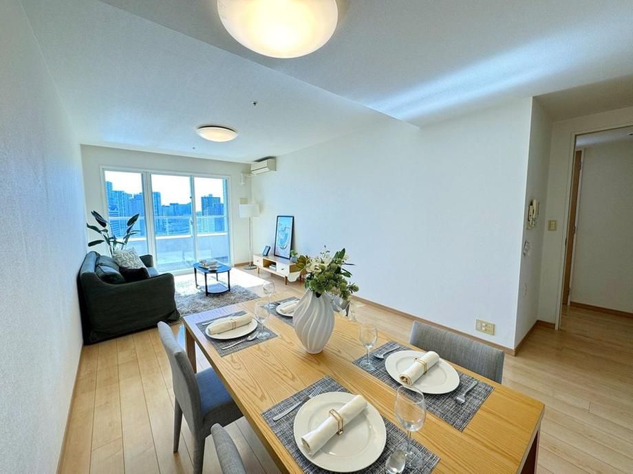 2LDK Apartment for Sale in Minato-ku, Tokyo at Shibaura Island Cape Tower - Thumbnail 3